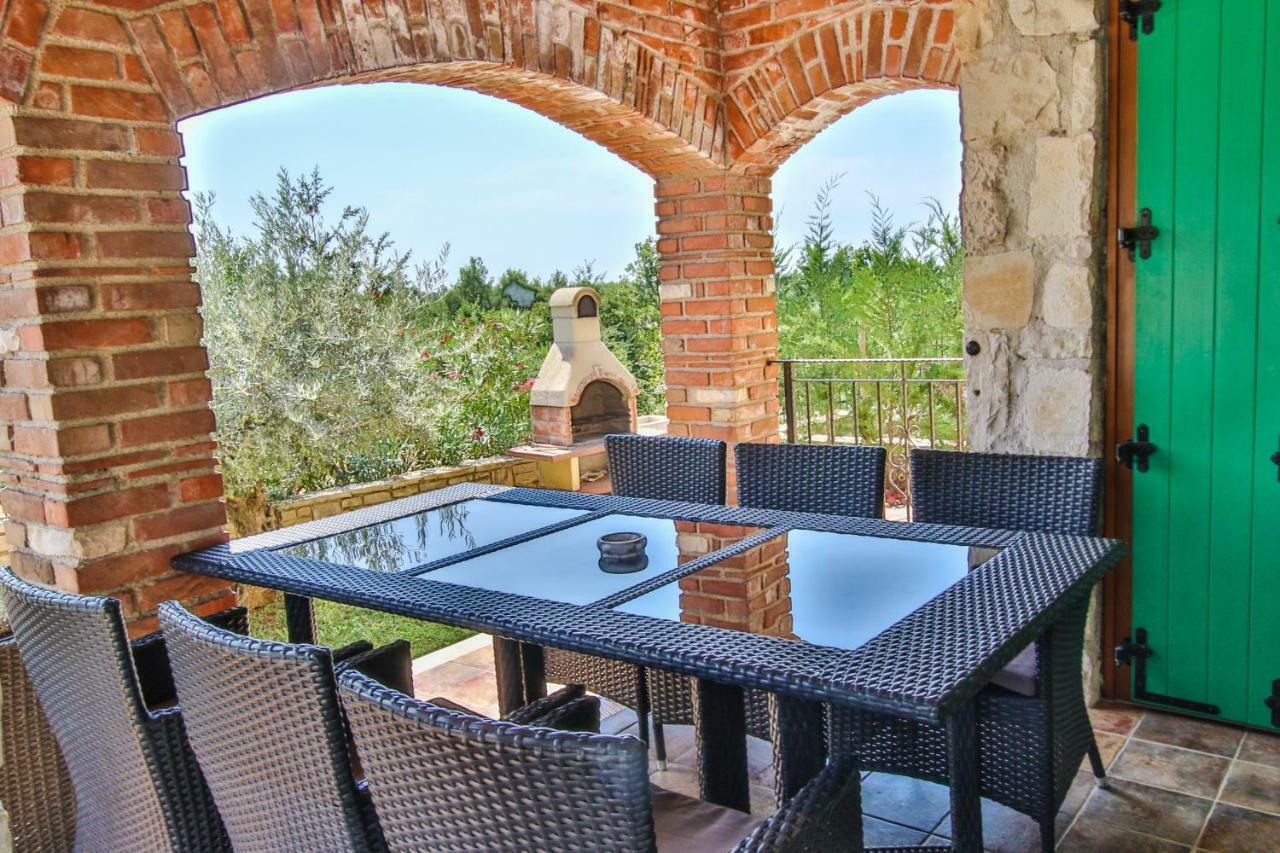Villa Istriana Jakob With Pool Tar-Vabriga Exteriör bild